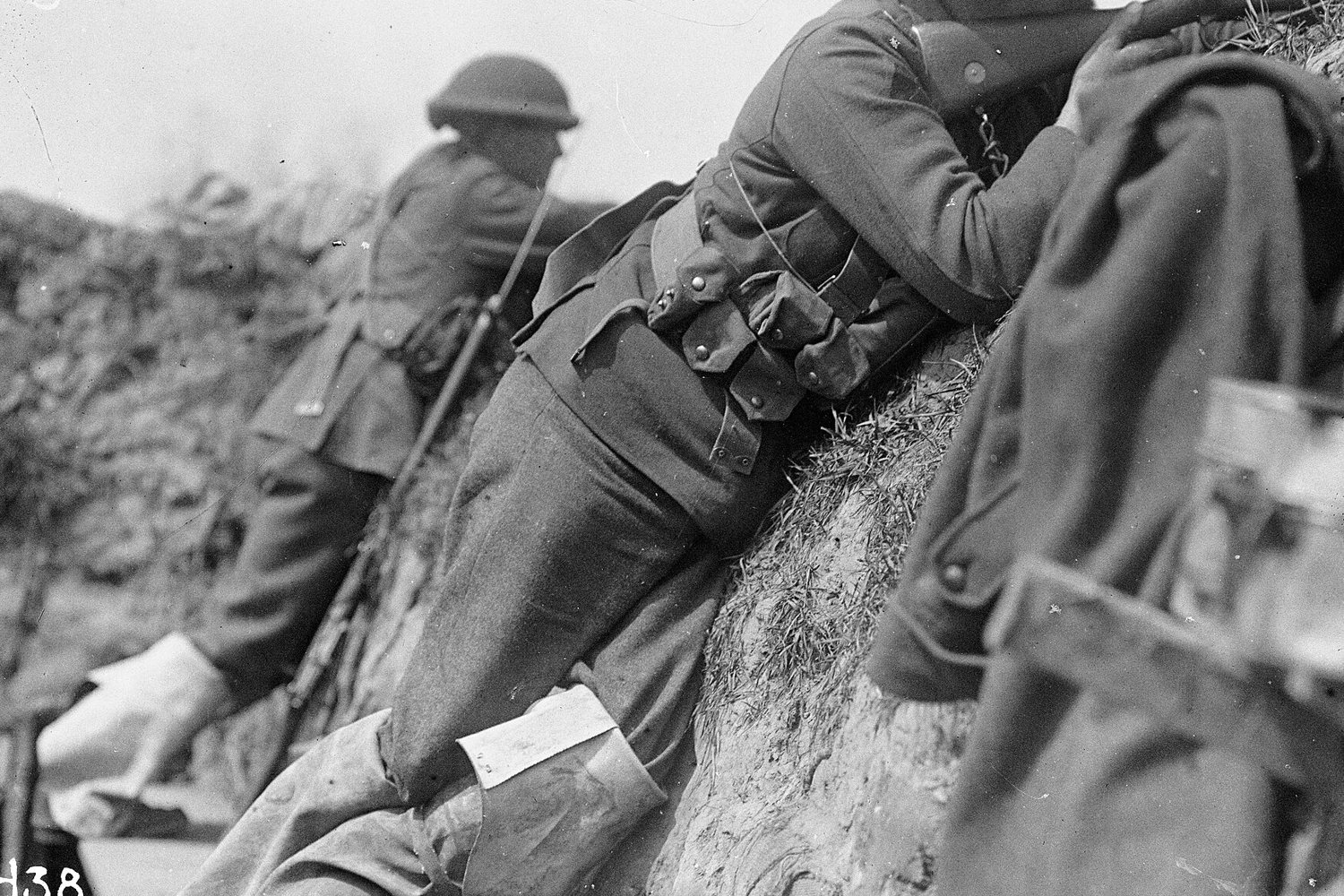 Two New Zealand soldiers in a trench in the Messines sector, May 1917