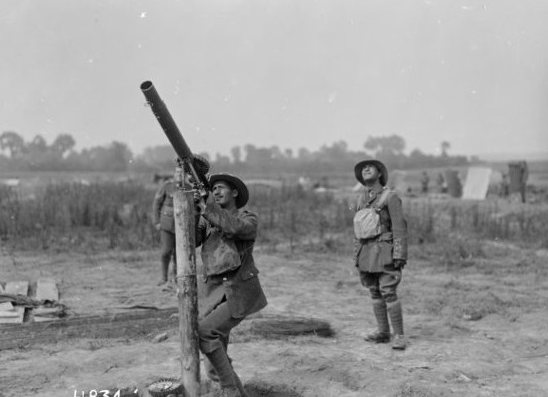 Soldiers of the Māori Pioneer Battalion on the anti-aircraft guard at their camp at Bayencourt, France, 1918